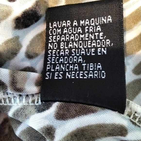 Wrap around animal print top, size XL - Picture 11 of 11